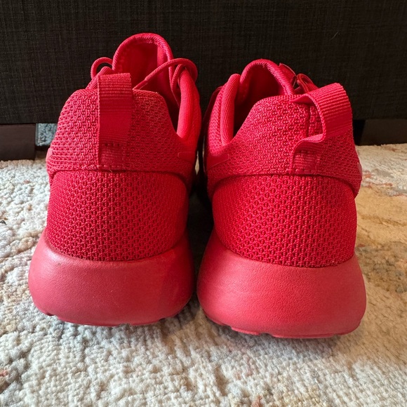 Nike Roshe (Red) - Picture 3 of 4